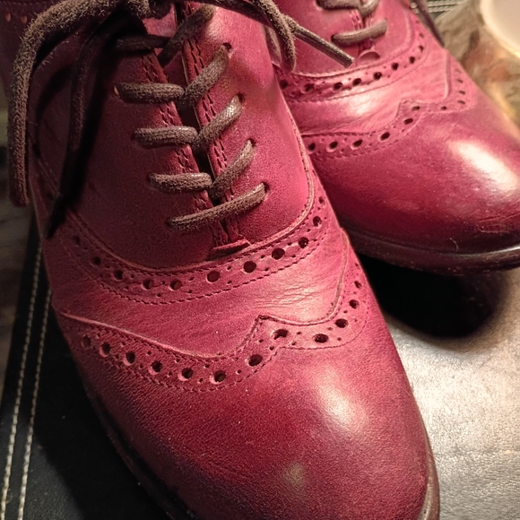 Frye Women's Burgundy Heeled Oxfords - Picture 10 of 16